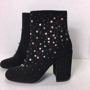 Steve Madden black boots size 7 with heel and small colored gems